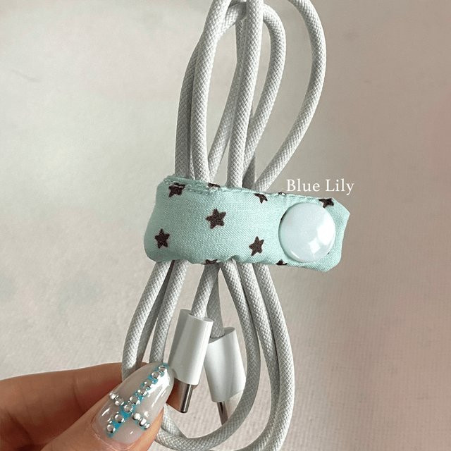 Tragbare Kabelaufbewahrung mit Sternen-Design aus Stoff in Grün für Ladekabel und Kopfhörer - Bild 1