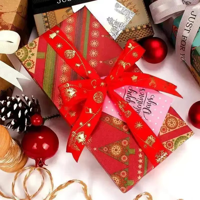 Weihnachtliches Geschenkpapier im Retro-Stil mit Baum- und Schneeflocken-Motiv - Bild 5