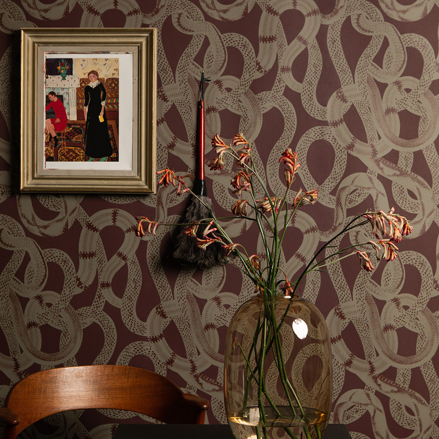 Studio Lisa Bengtsson Vliestapete Snake Peak in Rot und Beige mit Tiermotiv im skandinavischen Design - Bild 1