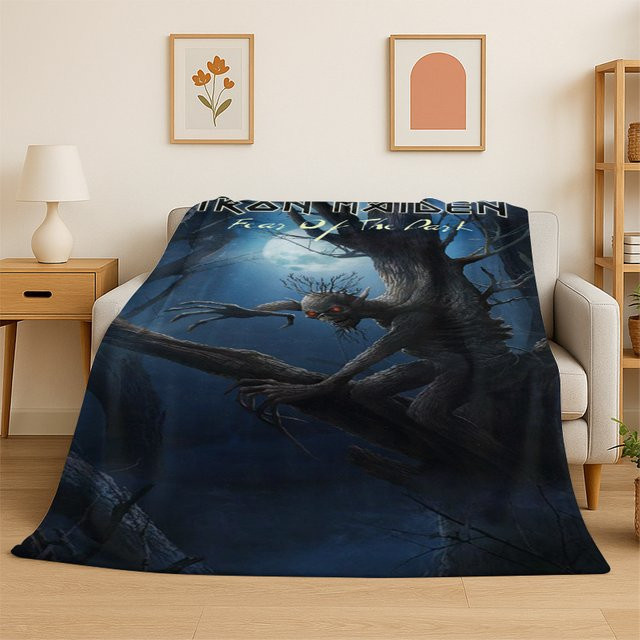 Livrane Flanell-Überwurfdecke Iron Maiden 3D-Design, Blau, B/T: 150 x 200 cm - Bild 1
