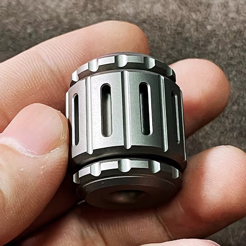 AHHLCLT B.M War Hammer EDC Messer Anhänger Fingertip Gyro Anhänger Dekompression Spielzeug - Bild 3