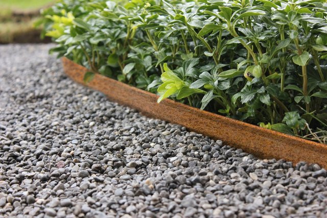 Beeteinfassung aus Cortenstahl 240 x 15 cm - Bild 1