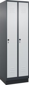 C+P Spind Classic PLUS Garderobenschrank mit Sockel, 2 Abteile, Sicherheits-Drehriegel und 3 Garderobenhaken, H x B x T: 195 x 60 x 50 cm - Bild 1