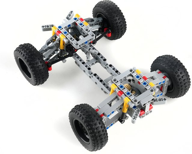 Stemedu MOC 4WD Allradantrieb Bausteine Set mit unabhängiger Federung und Differential Chassis in Mehrfarbig - Bild 1