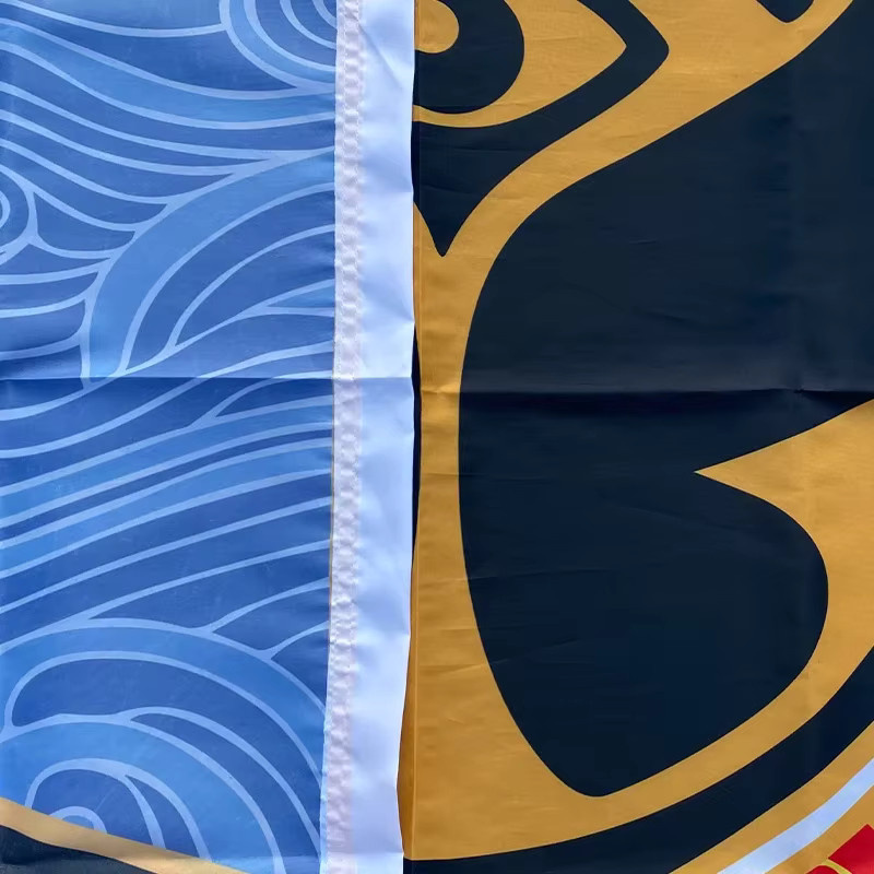 Maßgefertigte Vereinsflagge von illinotech in Rot mit individuellem Logo, rechteckiges Textil-Banner für Bar-Events oder als Autoflagge, B/H: 91,44 x 121,92 cm - Bild 3