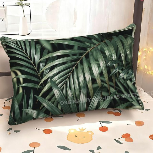 Rechteckiger Kissenbezug mit tropischem Palmenblattmuster von JMG Clothing in Grün, B/H: 50 x 30 cm - Bild 1