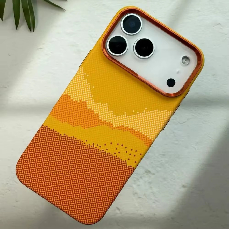 Magnetische Handyhülle mit Kohlefaser-Muster und Metall-Linsenrahmen für iPhone 17 Pro Max und iPhone 17 Pro in Orange - Bild 2