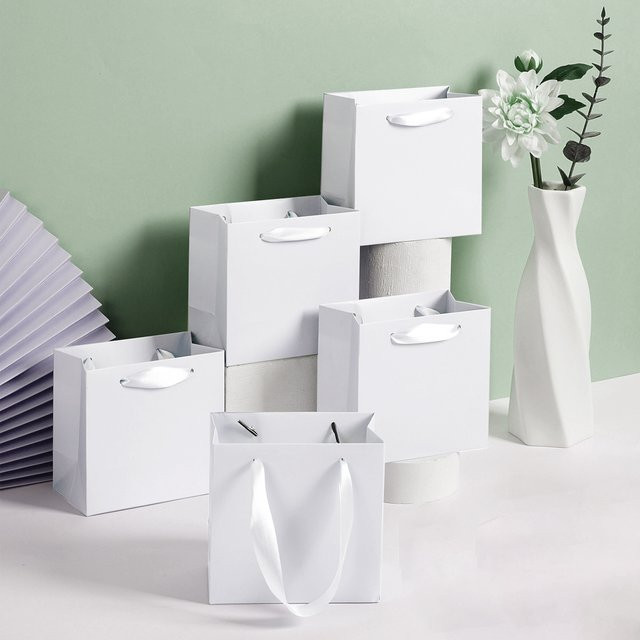 10 Stück umweltfreundliche Kraftpapier-Tragetaschen in Weiß für Bekleidungsgeschäfte und Geschenkverpackungen - Bild 1