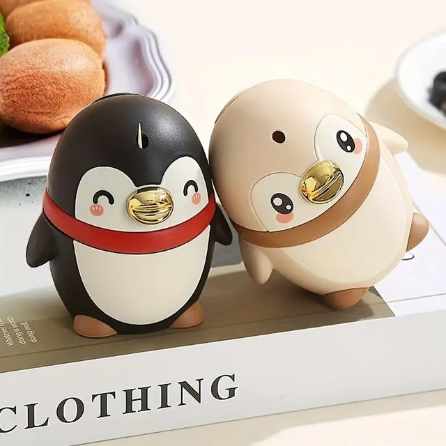 Niedliche Pinguin Zahnstocher Box aus Kunststoff in Braun mit automatischer Drückfunktion und staubdichter Lagerung - Bild 1
