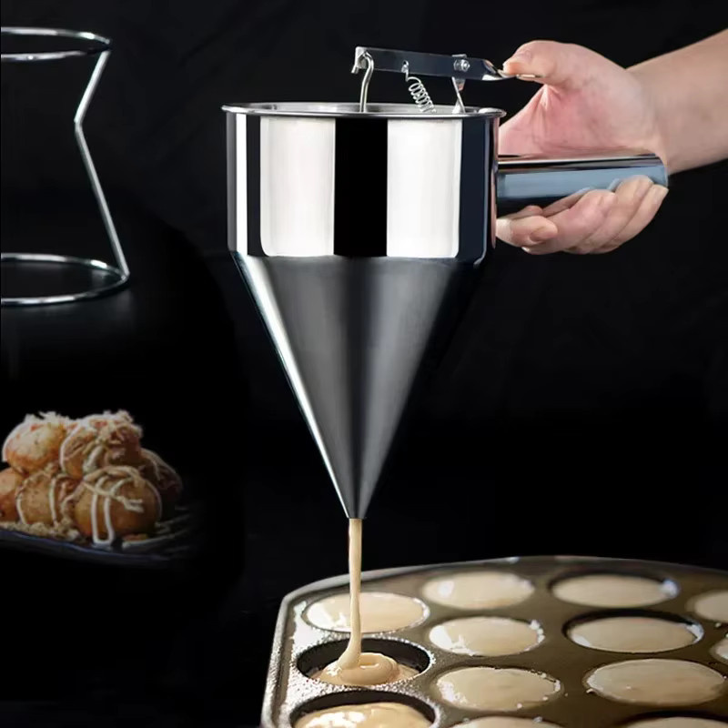 Edelstahl Takoyaki Teigspender mit Halter in Silber für die Zubereitung von Octopus Bällchen und Cupcakes - Bild 2