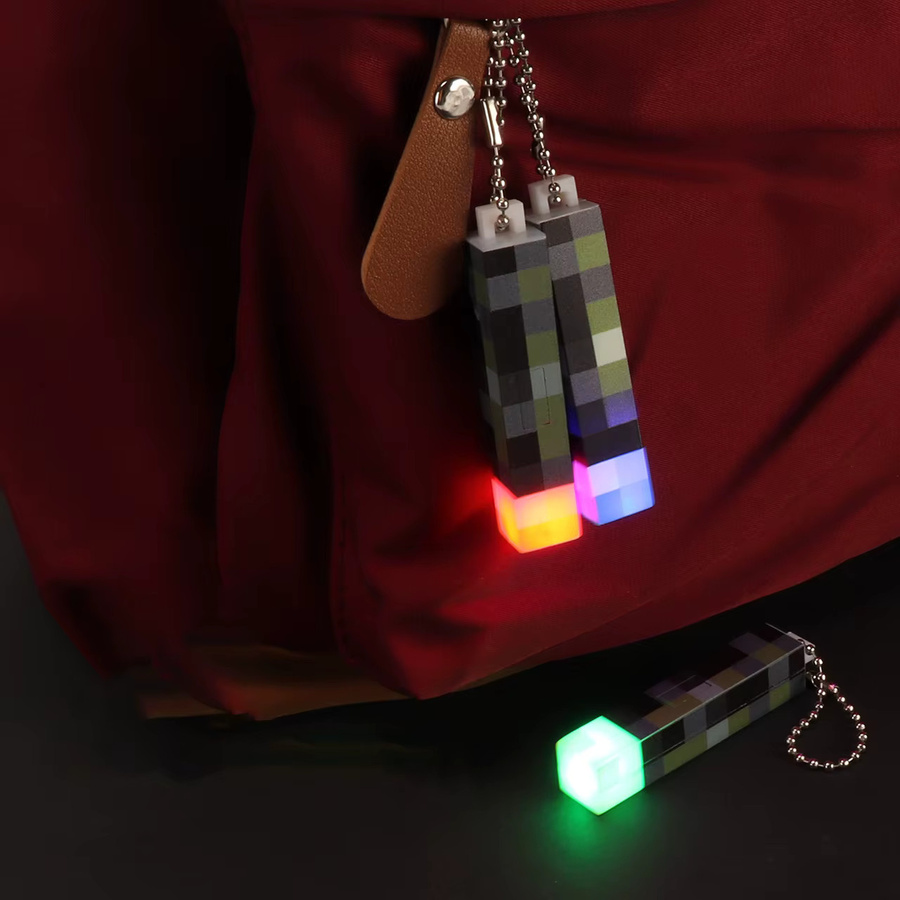Bandai Mini Pixel Taschenlampe LED Schlüsselanhänger, USB wiederaufladbar, Nachtlicht Spielzeug - Bild 2