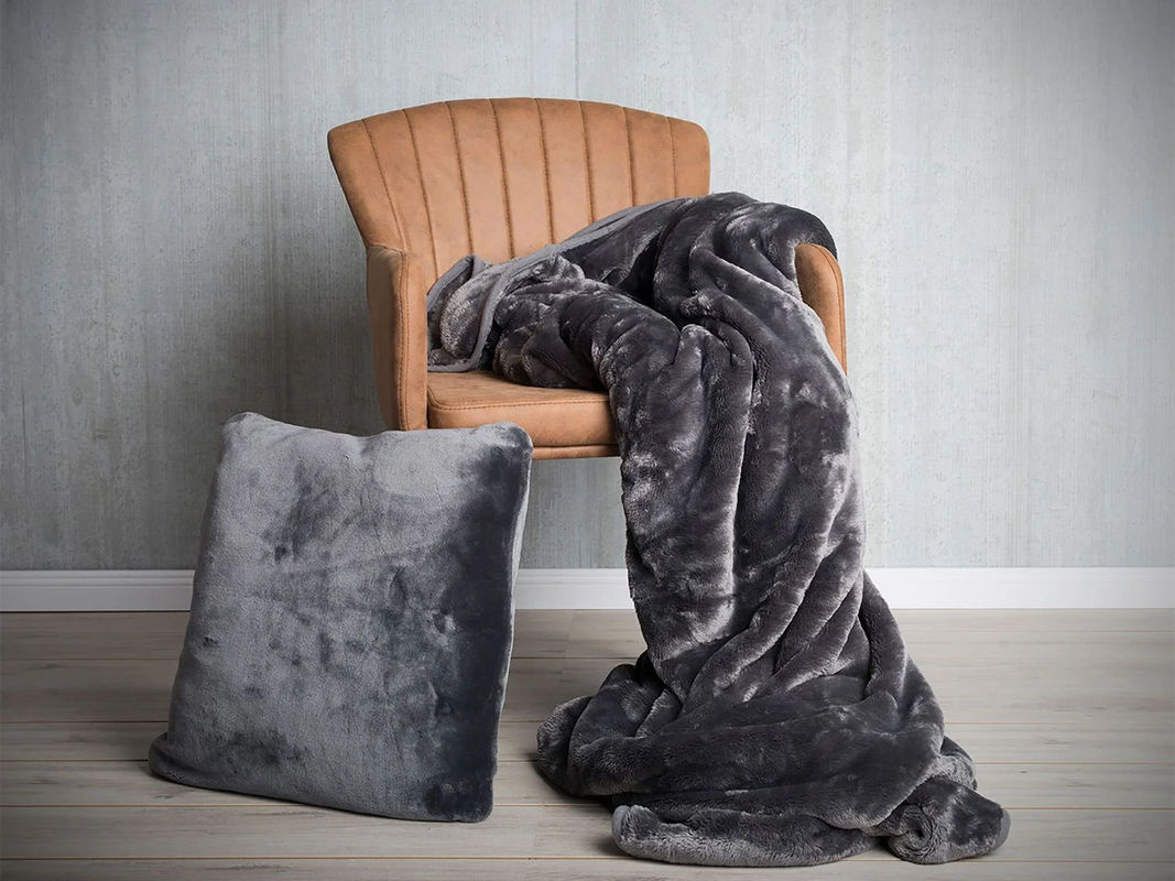 GÖZZE Premium Cashmere-Feeling Dekokissen Anthrazit B/H: 50 x 50 cm - Bild 2