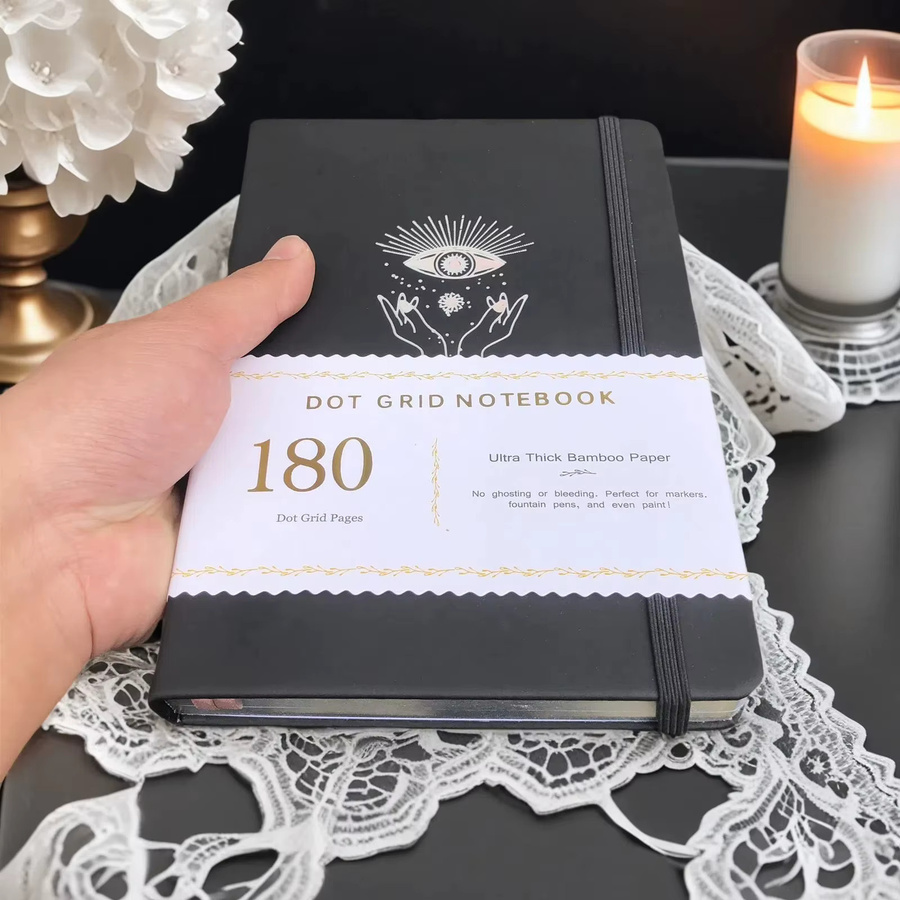Buke Notebook A5 Dotted Journal mit Hardcover, 180 g/m2 Papier, schwarz mit silbernen Kanten und Lesezeichen - Bild 4