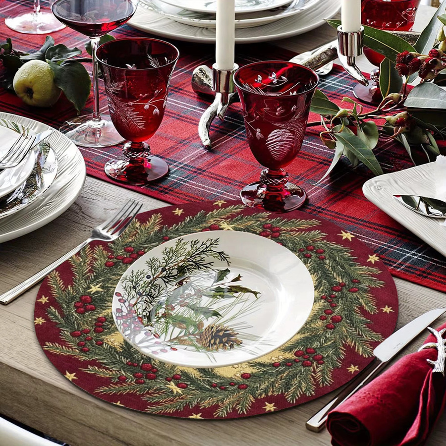 VIKAMA 4-teiliges rundes Weihnachts-Tischset mit weinrotem Kiefernzweig- und Beerenmuster - Bild 3