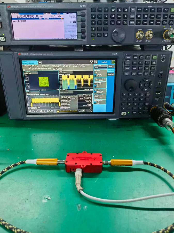 DykbRadio Bidirektionaler 2,4GHz Signalverstärker mit 4W Leistung in Rot für RC-Drohnen und WLAN-Bildübertragung - Bild 2