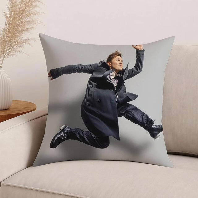 Dekorativer Kissenbezug Michael Patrick Kelly Spuren in Grau, B/B: 55 x 55 cm - Bild 1