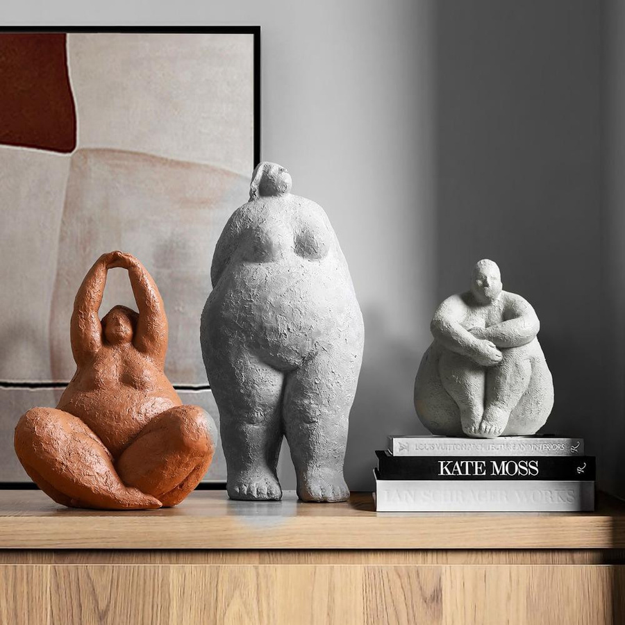 Moderne Yoga-Skulptur aus Kunstharz von Yiran Furniture als dekorative Figur für deine Inneneinrichtung in den Farben Rot, Grau, Gelb oder Weiß - Bild 2