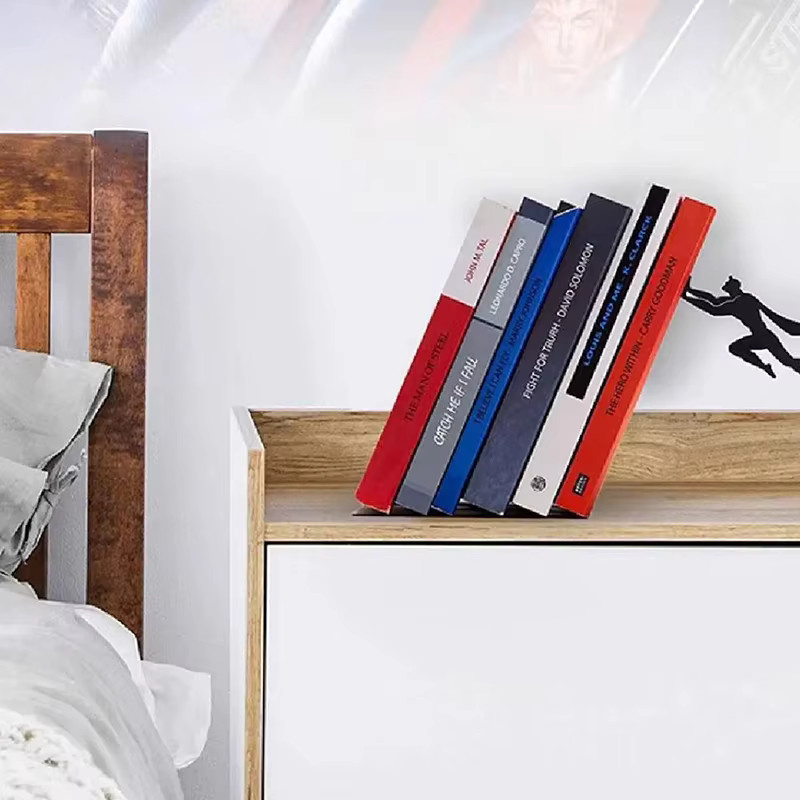 KOQZM Super Hero Metall Bücherregal Figuren als Desktop Ornament in Schwarz - Bild 3
