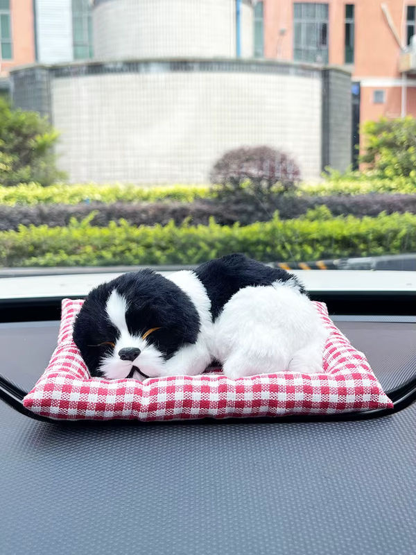 Flauschiger Plüsch-Hund als simuliertes Haustier in Weiß zur Dekoration für Auto, Schrank oder Bücherregal - Bild 5