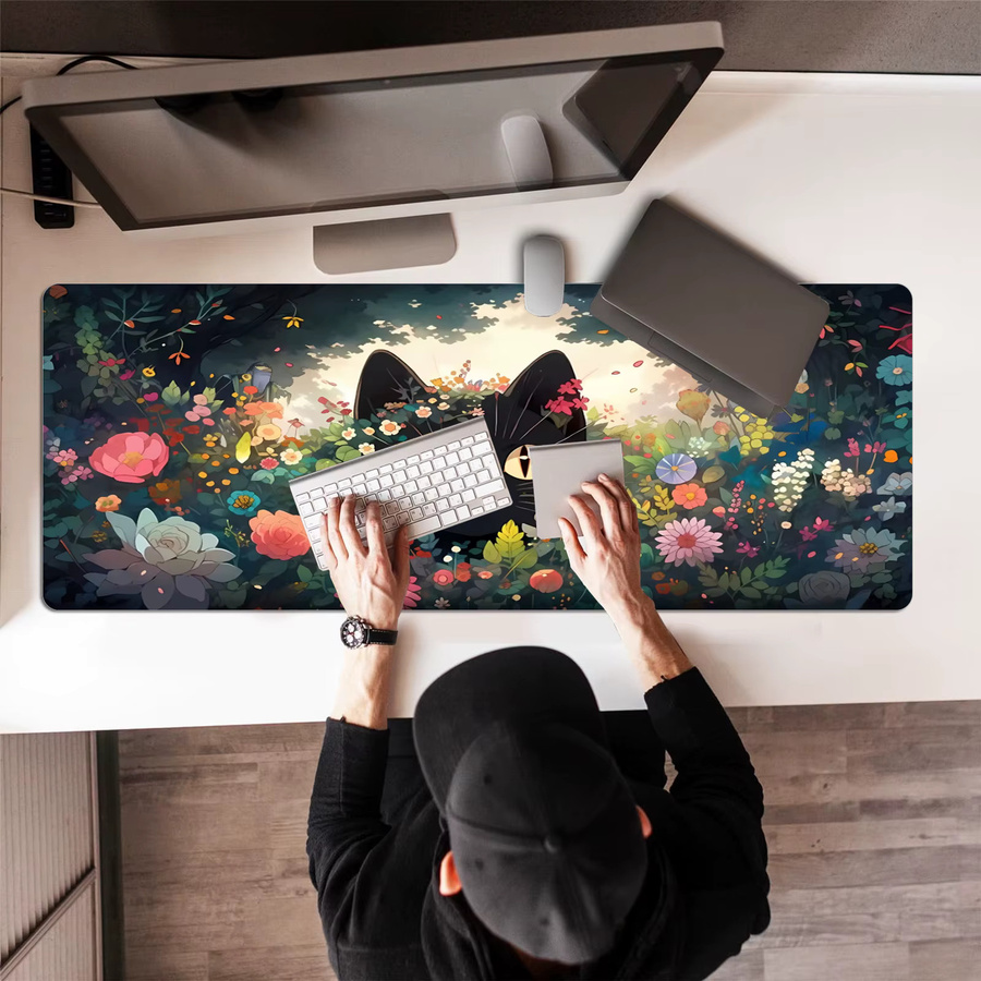 Großes Gaming-Mauspad mit schwarzen Katzen und Blumen in Schwarz-Multicolor, rutschfeste Schreibtischunterlage mit genähten Kanten und Gummiunterseite - Bild 3