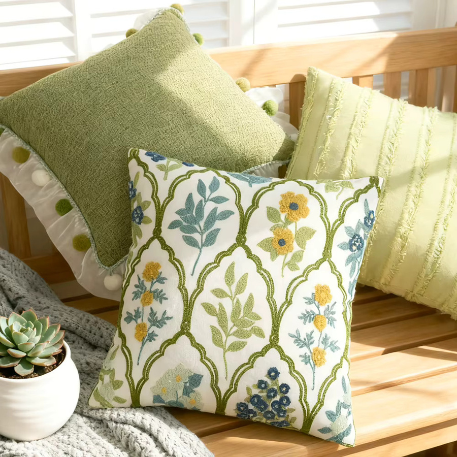 BUYNOW Kissenbezug mit floraler Stickerei in Grün, Pastoral Cottage Design, B/H: 45,72 x 45,72 cm - Bild 2