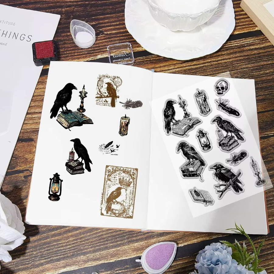 Dekorative Silikon-Siegelstempel Set mit 2 Motiven: Krähe, Öllampe und Retro-Schädel in Transparent, ideal für Karten und Buchmuster - Bild 4