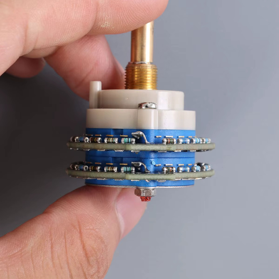 CHANGELIN Zweikanal-Drehpotentiometer mit rundem Knopf, 24 Stufen, 50 K, multicolour - Bild 2