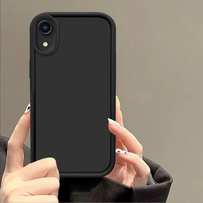 Stoßfeste Handyhülle für Samsung Galaxy A03 Core, A01 Core und A04 Core in Schwarz mit matter Rückseite und angenehmem Hautgefühl - Bild 4