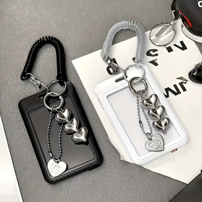 Herzförmiger Buskartenhalter mit Schlüsselanhänger in Schwarz aus Kunststoff zum Schutz deiner Ausweise und Bankkarten - Bild 3