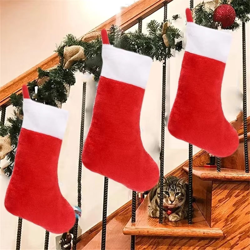 Weihnachtsstrümpfe in Rot und Weiß mit Plüschmanschette zur Dekoration für deinen Kamin, Höhe: 42 cm - Bild 2