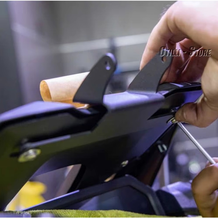 Otilli Handy- und GPS-Halterung für Yamaha TMAX 560 (2022-2025) in Schwarz - Bild 5