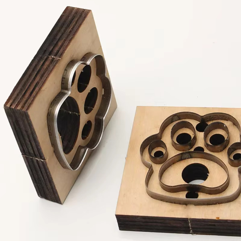 Hundepfoten Motiv Stanze aus Holz für Leder Papier und Gemüse zum Modellieren und Schneiden - Bild 4