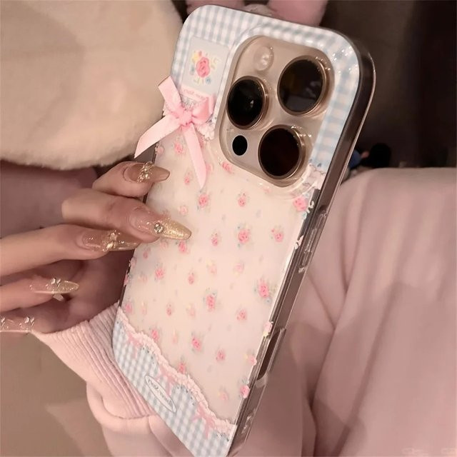 Samsung Galaxy Handyhülle mit koreanischem Retro-Design, kariertem Blumenmuster und Feder-Textur in Multicolour für S26 S25 S24 S23 S22 S21 FE Ultra Plus 4G 5G - Bild 1
