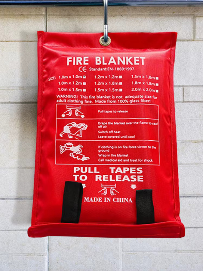 Feuerlöschdecke aus Glasfaser von APWIKOGER zur Wärmeisolierung und als feuerhemmende Notfall-Decke für Küche, Kamin, Grill und Camping - Bild 6