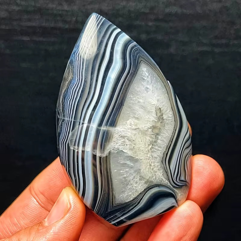 CrystalHola Schwarzer Onyx Geode Achat Ornament – Natürliche kegelförmige Mineralien Dekoration in Schwarz - Bild 4