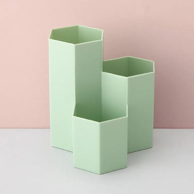 Binchi Cultural Supplies Schreibtisch Organizer aus Kunststoff mit 3 Gittern in Wabenform und schrägem Einsatz, Farbe: Grün - Bild 1