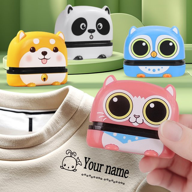 Personalisierter wasserfester Stempel für Kinder mit graviertem Namen in Multicolor - Bild 1