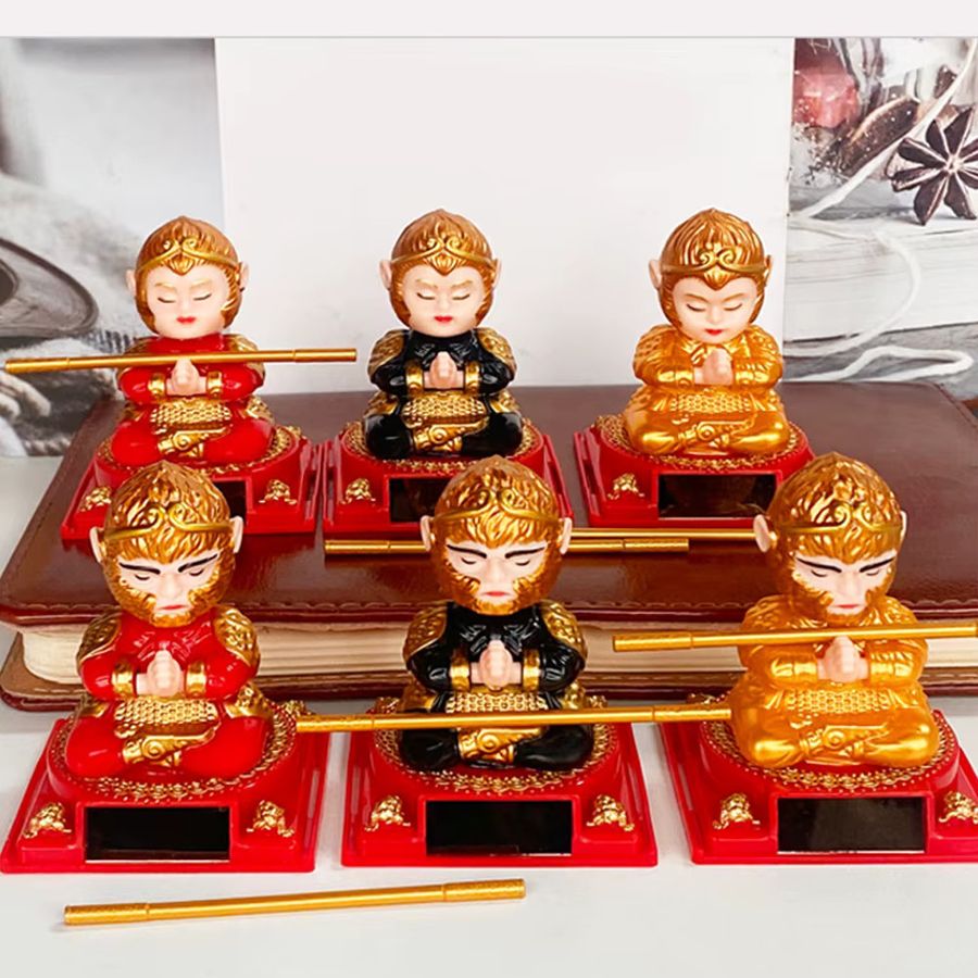 ACRDDK Sun Wukong Solarenergie Ornament Ruyi Jingu Bang Dekoration in Multicolor für Auto, Heim und Schreibtisch - Bild 2