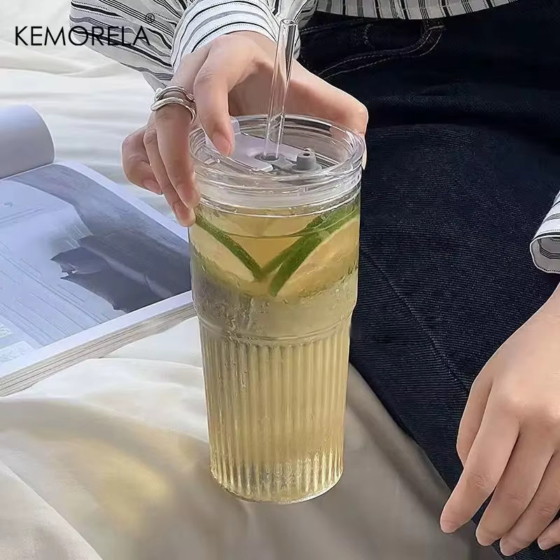 KEMORELA Streifen Glas Tasse mit Deckel und Stroh, transparentes Trinkglas für Saft, Wasser und Eiskaffee, 600 ml - Bild 2