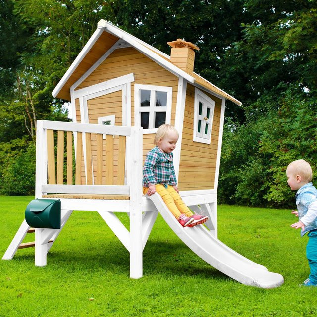 Axi Robin Spielhaus aus Hemlock- und Zypressenholz in Braun und Weiß mit weißer Rutsche, B/T/H: 264 x 177 x 203 cm - Bild 1