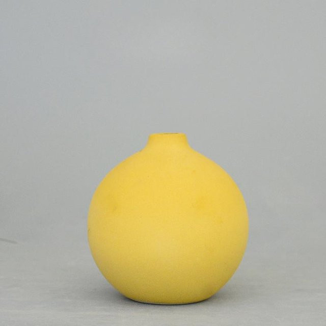 Matte Keramikvase Yiran Furniture in Beige für Blumenarrangements und Dekoration im minimalistischen Design - Bild 1