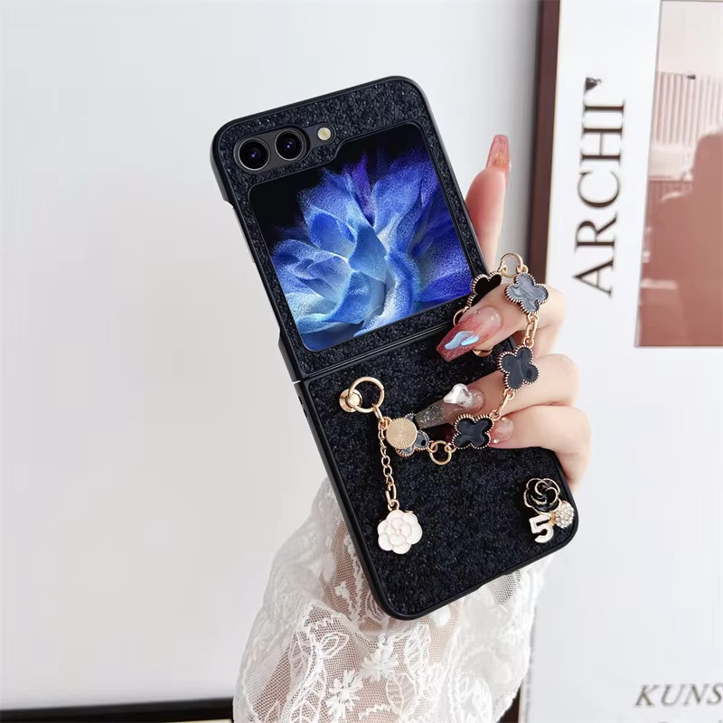 Süße Blumenkette Handyhülle aus Leder mit Glitzer-Effekt für Samsung Galaxy Z Flip 7, Z Flip6, Z Flip5, Z Flip4 und Z Flip3 5G in Schwarz oder Weiß - Bild 4