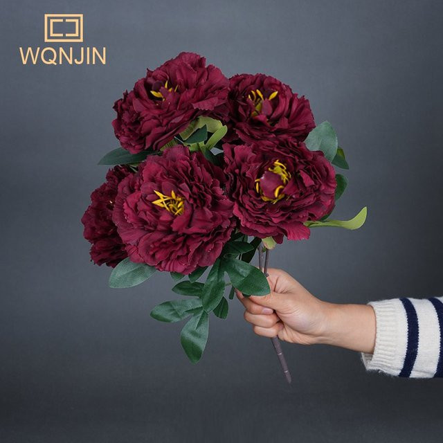 WQNJIN Blumenstrauß mit 5 künstlichen Pfingstrosen aus Seide in Dunkelrot für Hochzeitsdekoration und DIY-Projekte - Bild 1
