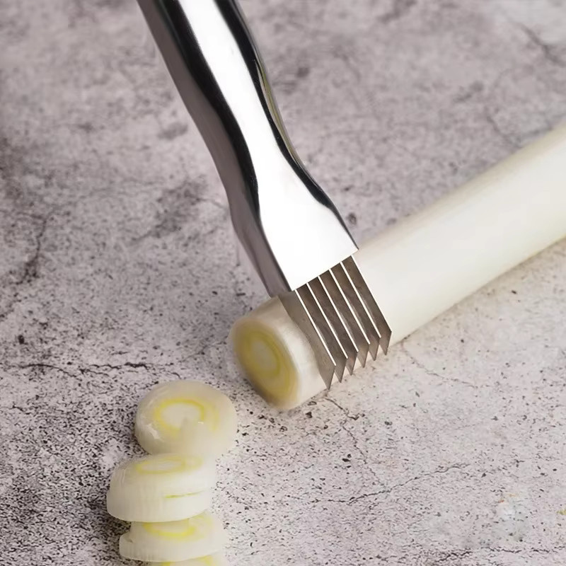 VIE LENTE Küchenmesser aus Edelstahl in Silber und Grün mit gebogenem Griff für schnelles Zerkleinern von grünem Gemüse - Bild 3