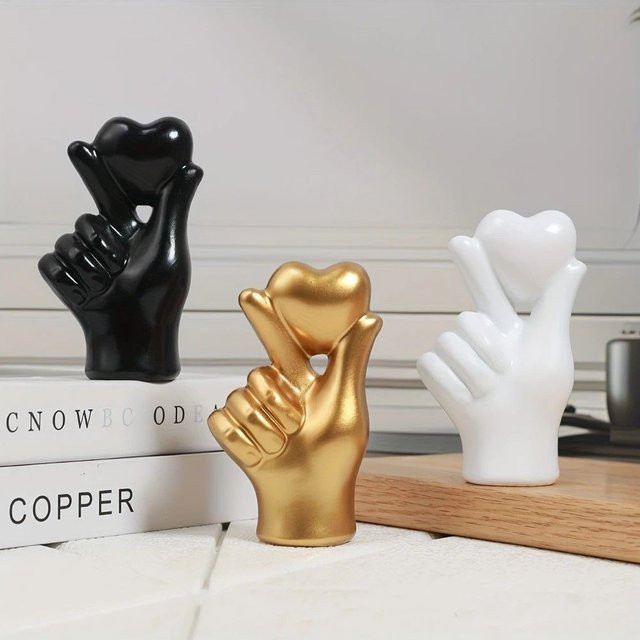 Modernes Herz-Ornament aus Harz in Gold für dein Schlafzimmer und Desktop als Valentinstags-Dekoration - Bild 1