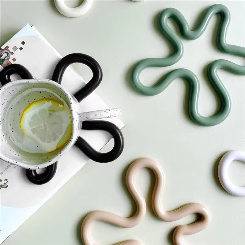 2er-Set Geometrische Silikon Tischsets und Untersetzer in Grün und Multicolour, Hitzebeständig und Rutschfest zum Schutz deiner Möbel - Bild 2