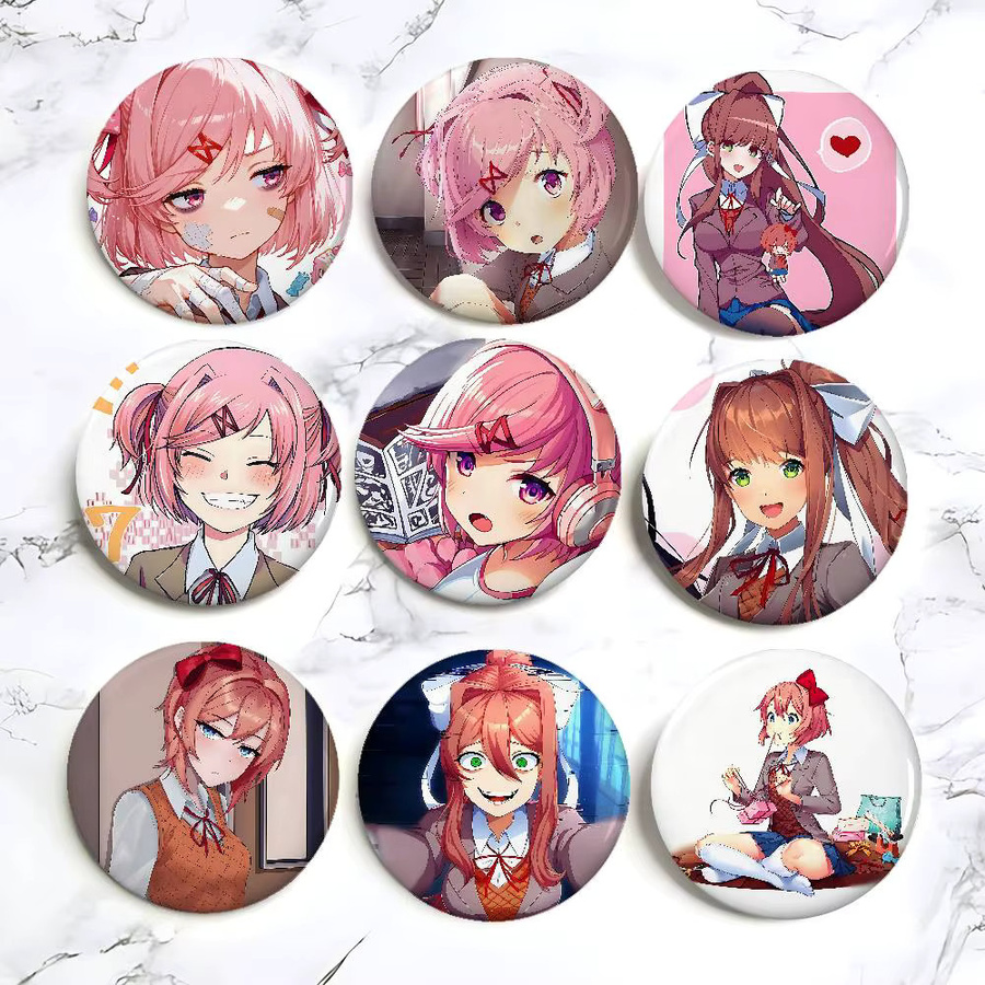 Brosche D-doki D-doki L-Literatur, Weißblech, Metall, Bunt - Bild 3