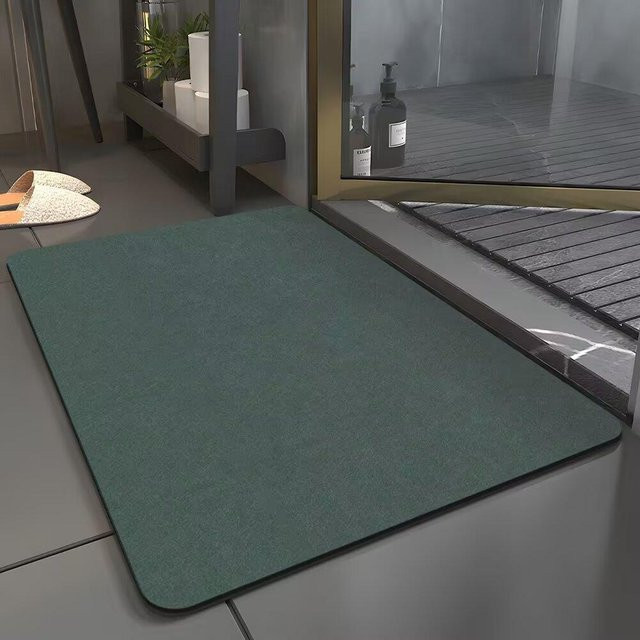 Schnelltrocknende und rutschfeste Badezimmer-Fußmatte von Yiran Furniture aus Kieselalgen-Schlamm in Grün, B/B: 80 x 120 cm - Bild 1