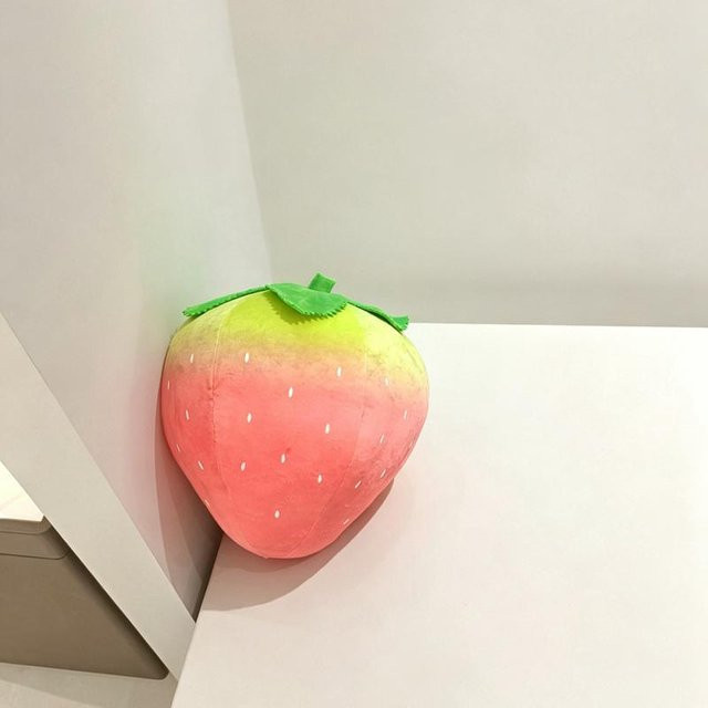 Yiran Health & Beauty 3D Erdbeer Plüschkissen in Rot, weiches und flauschiges Frucht-Zierkissen, B/H: 30 x 40 cm - Bild 1