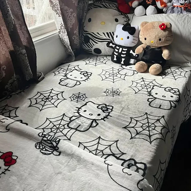 Sanrio Hello Kitty Decke aus Flanell-Samt mit Halloween-Motiv, weiche Steppdecke für Kinder und Raumdekoration - Bild 1